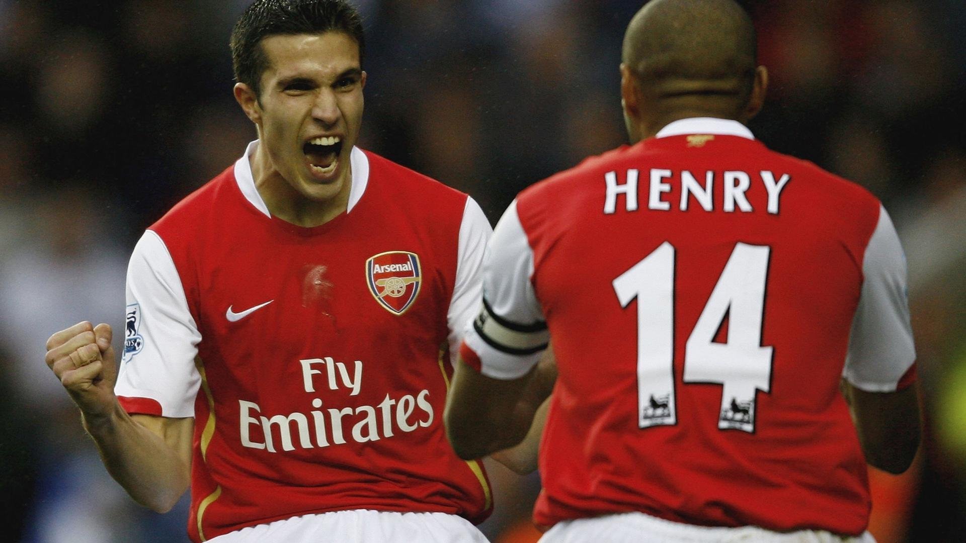 英超战局激烈，精彩反击和战术调整成为亮点，英超打法