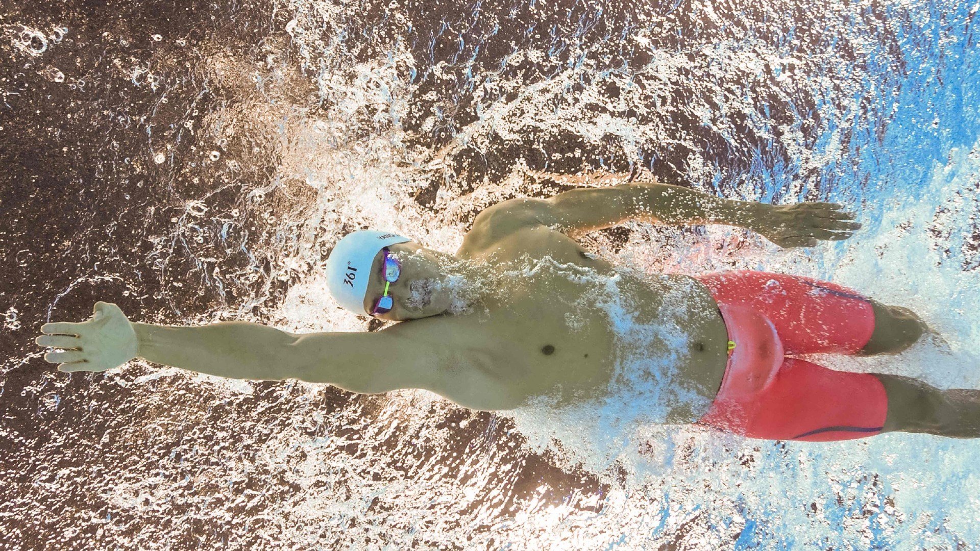 足球比赛焦点：球场狂欢令人难忘，足球赛现场热闹的场面